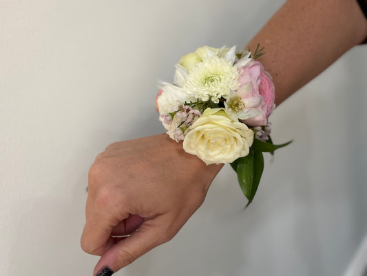 CORSAGE